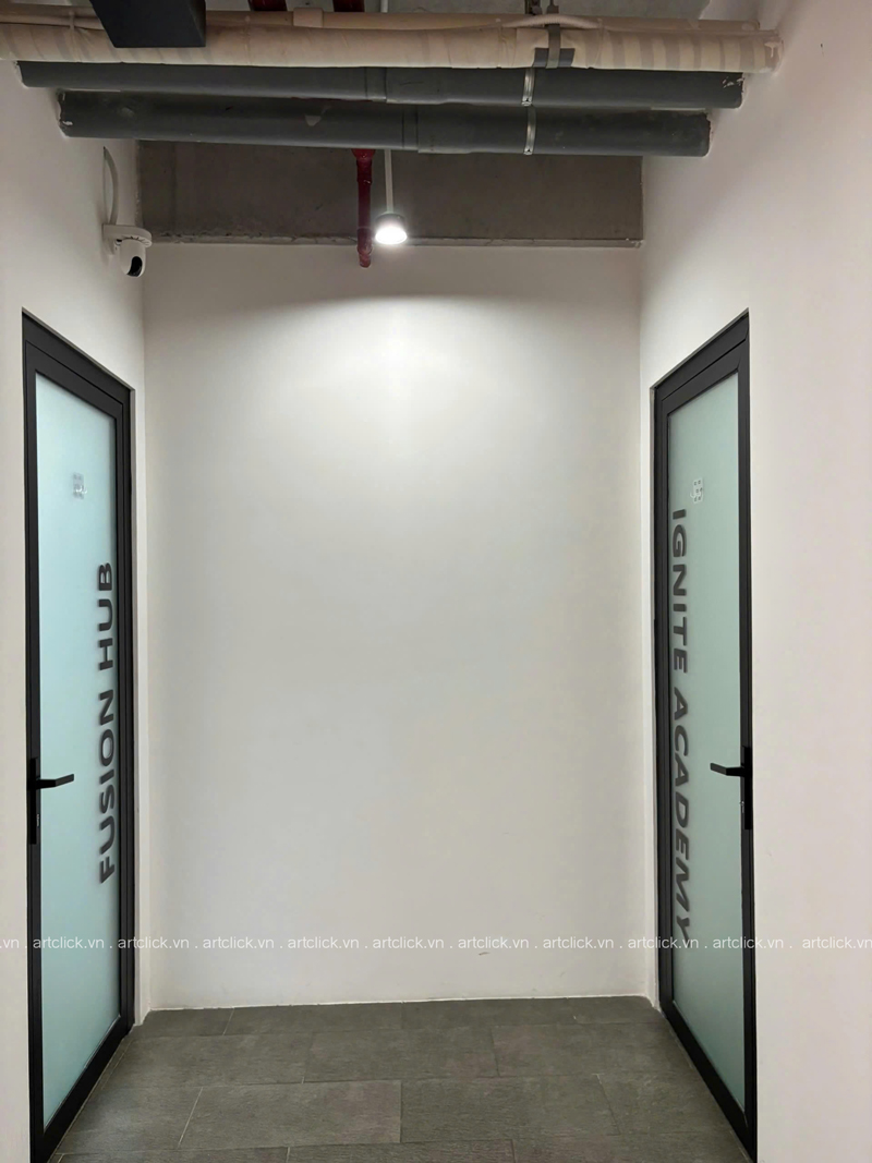 giá gi?y dán t??ng