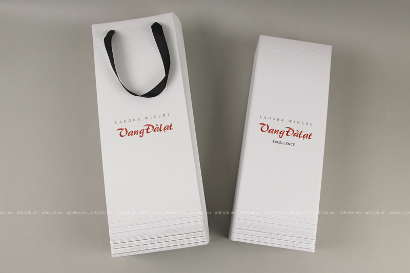 in hộp giấy đựng rượu